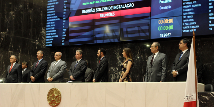 Mesa de honra da Reunião Solene de Plenário (Foto: Thiago Rios)